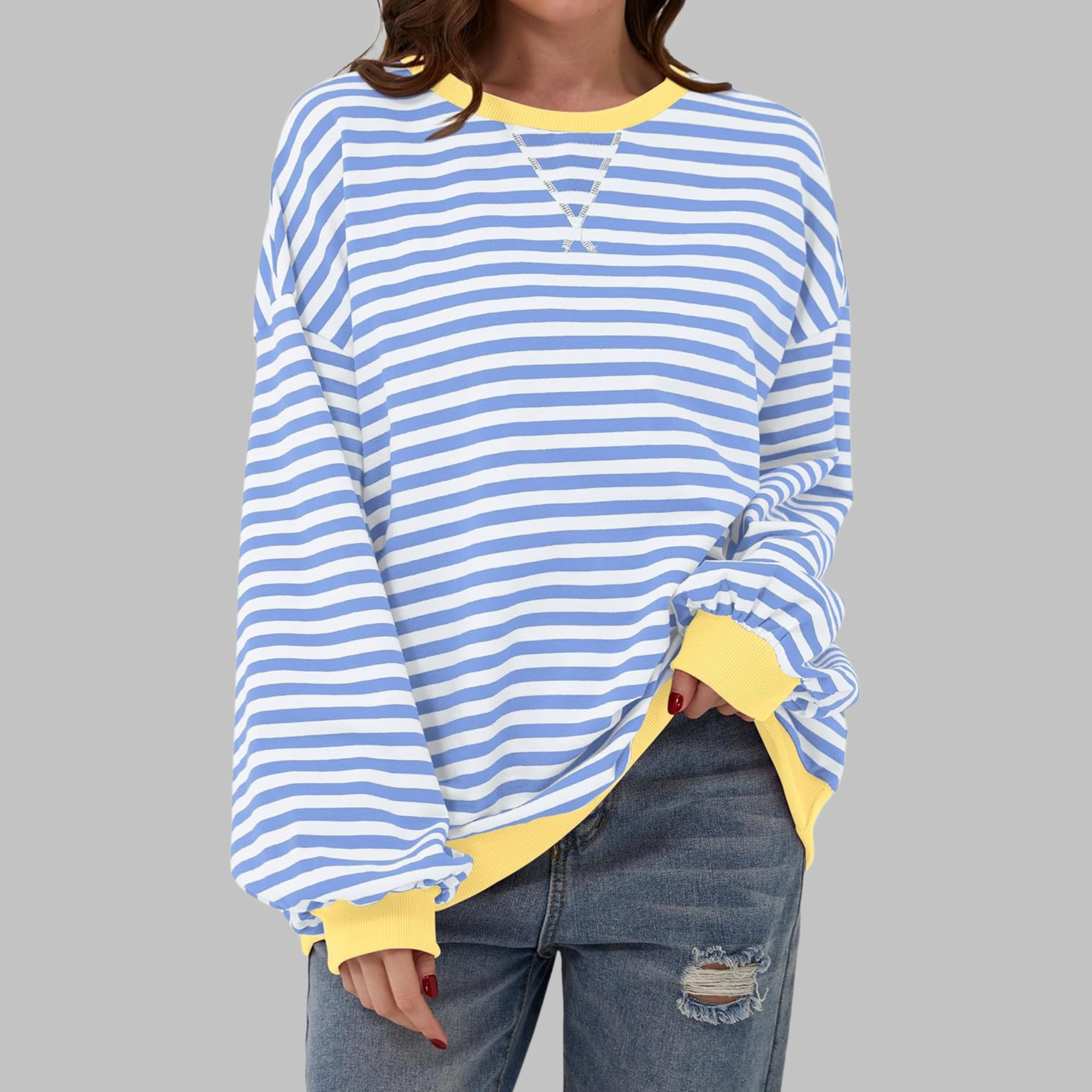 Pull rayé décontracté Chloe Danoir Paris en tissu léger avec col rond et manches longues, style confortable et tendance.
