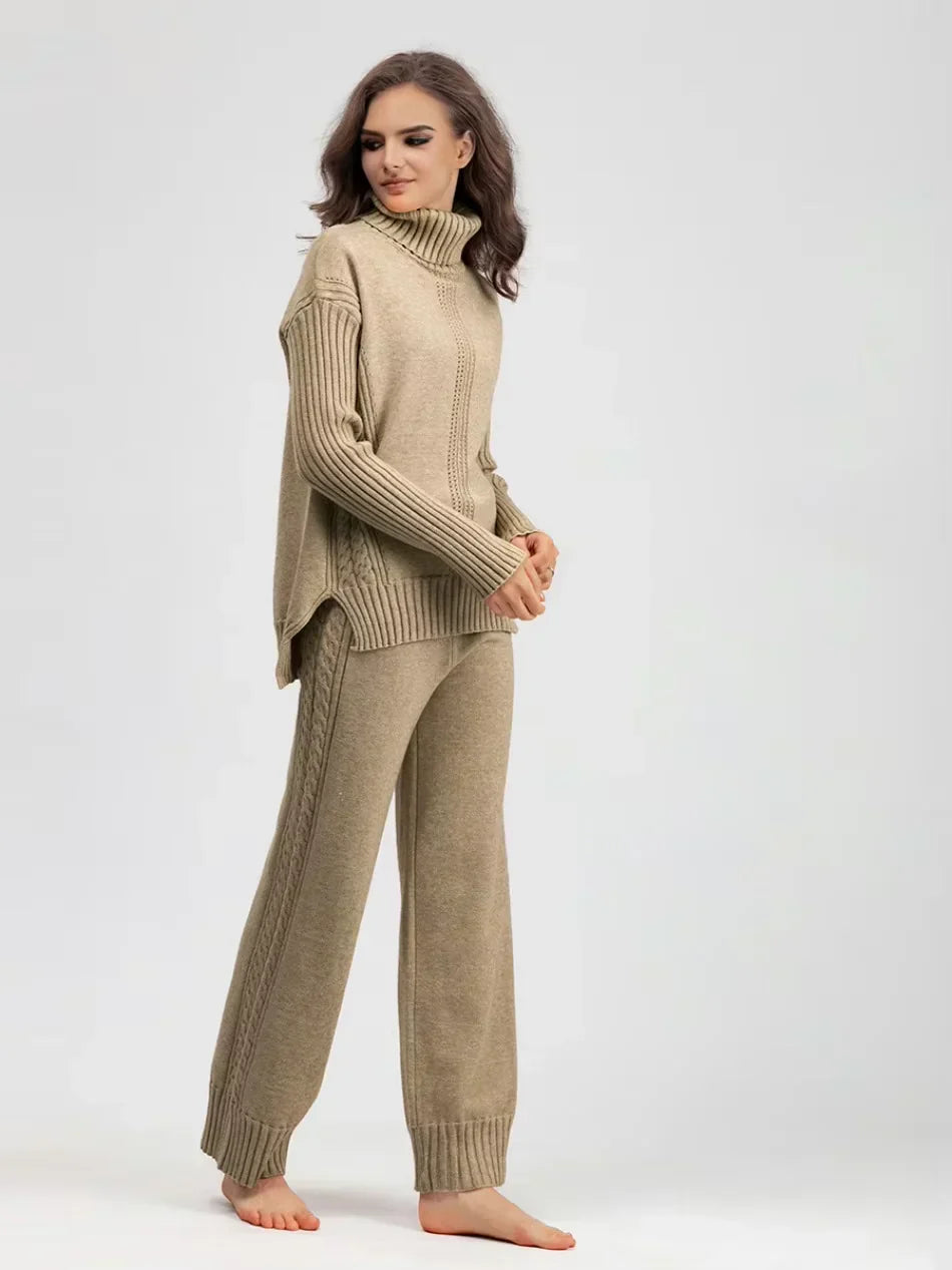 Ensemble tricoté chic Vianna Danoir Paris, design élégant avec pulls et pantalons en jersey, porté par un mannequin.