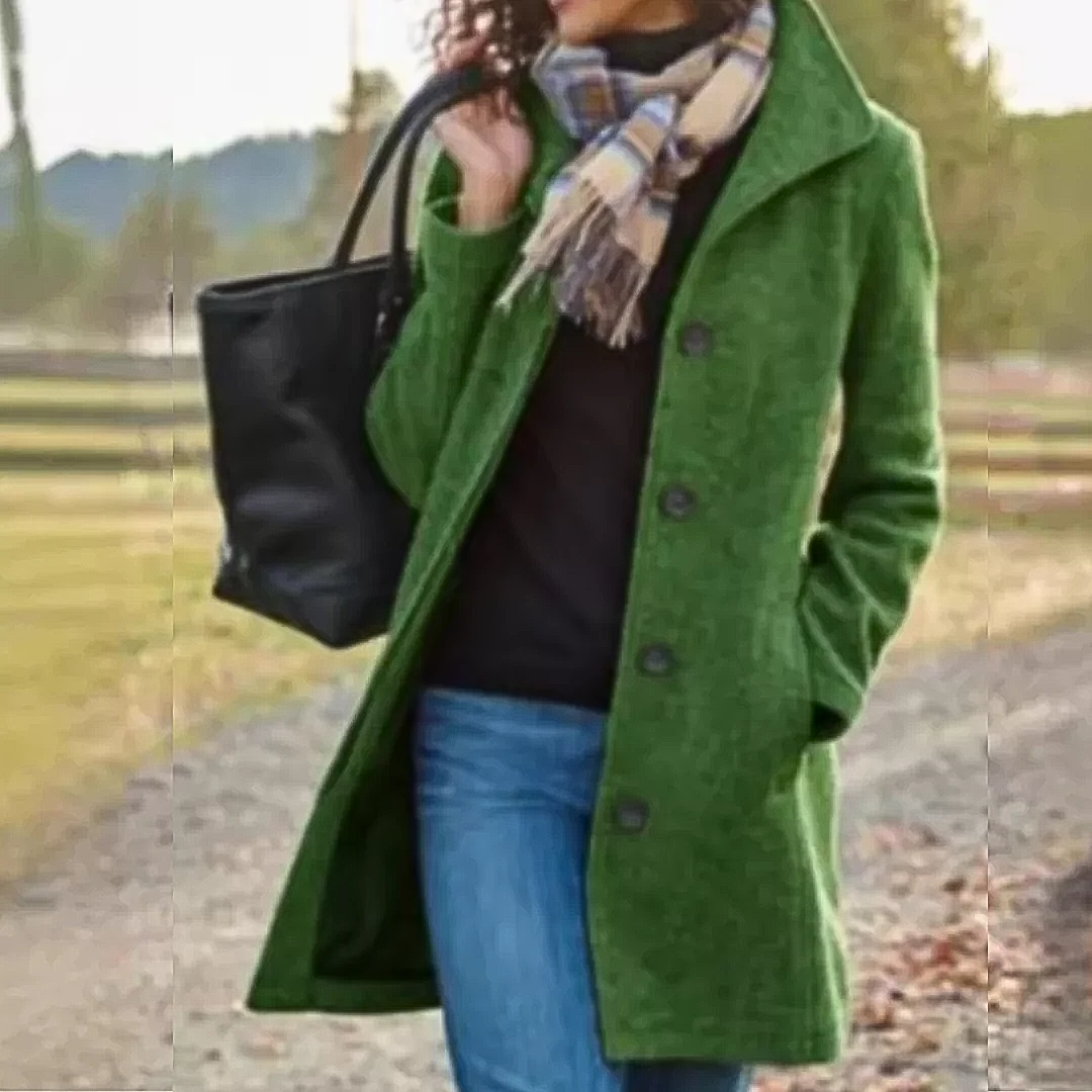 Veste classique élégante Leila de Danoir Paris, style raffiné, en tissu noir, détails sophistiqués, vue de face sur fond blanc.