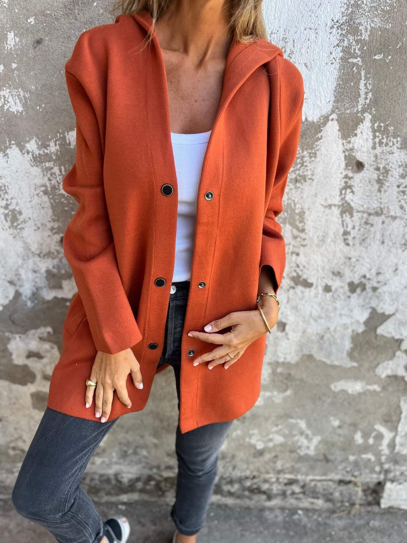 Gilet décontracté chic Adriana de Danoir Paris en rouge, style élégant et confortable pour femme.