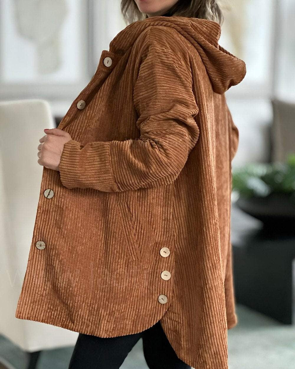 Veste en velours côtelé rouge Cordia de Danoir Paris, style élégant et ajusté, vue de face.