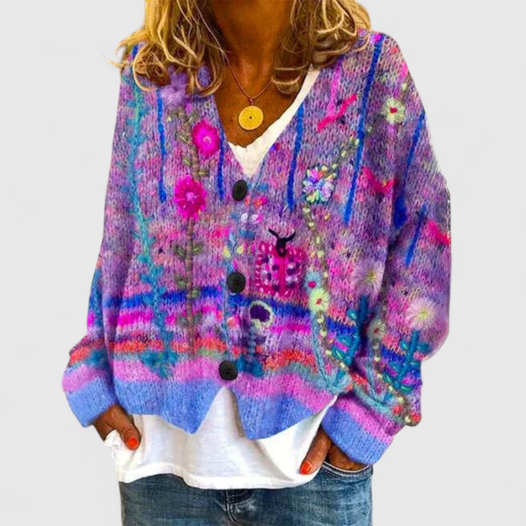 Cardigan chaud Matilda de Danoir Paris, élégant et confortable, en laine douce, coloris gris avec boutons sur le devant.