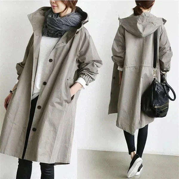 Veste trench-coat élégant déperlant Dorothee Danoir Paris pour femme, style urbain et tendance, en tissu imperméable.