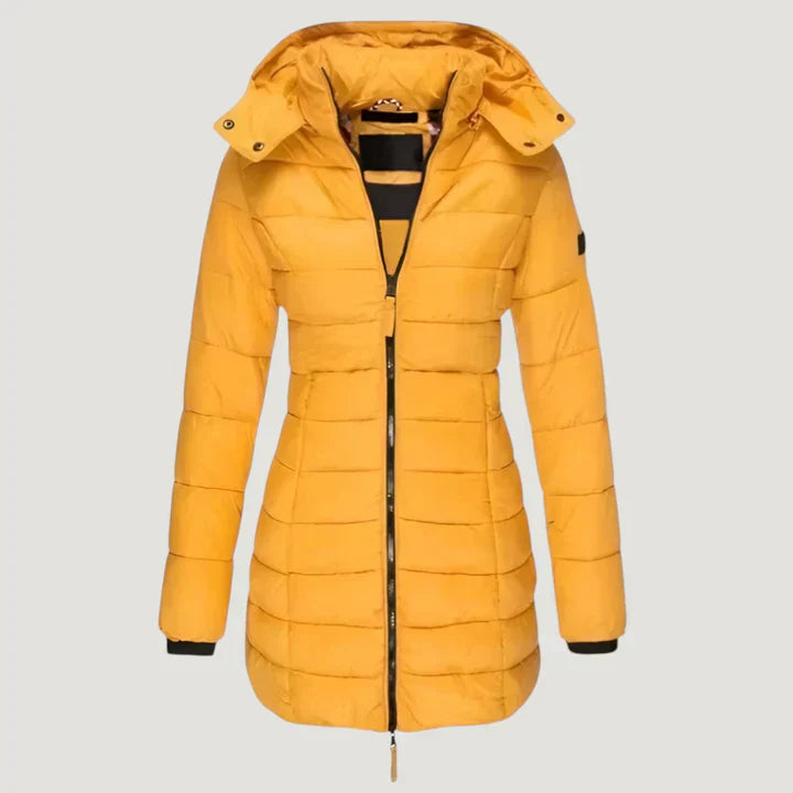 Veste d'hiver élégante Maria de Danoir Paris en bleu, coupe ajustée, pour femme, avec col et fermeture devant.