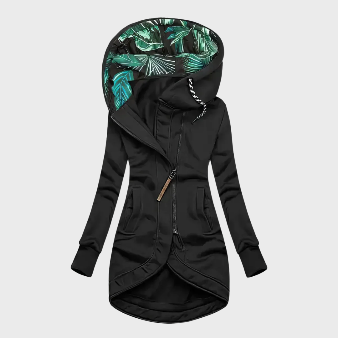 Veste d'hiver élégante FR870 de Danoir Paris en noir, tissu chaud et finition soignée, vue de face sur mannequin.