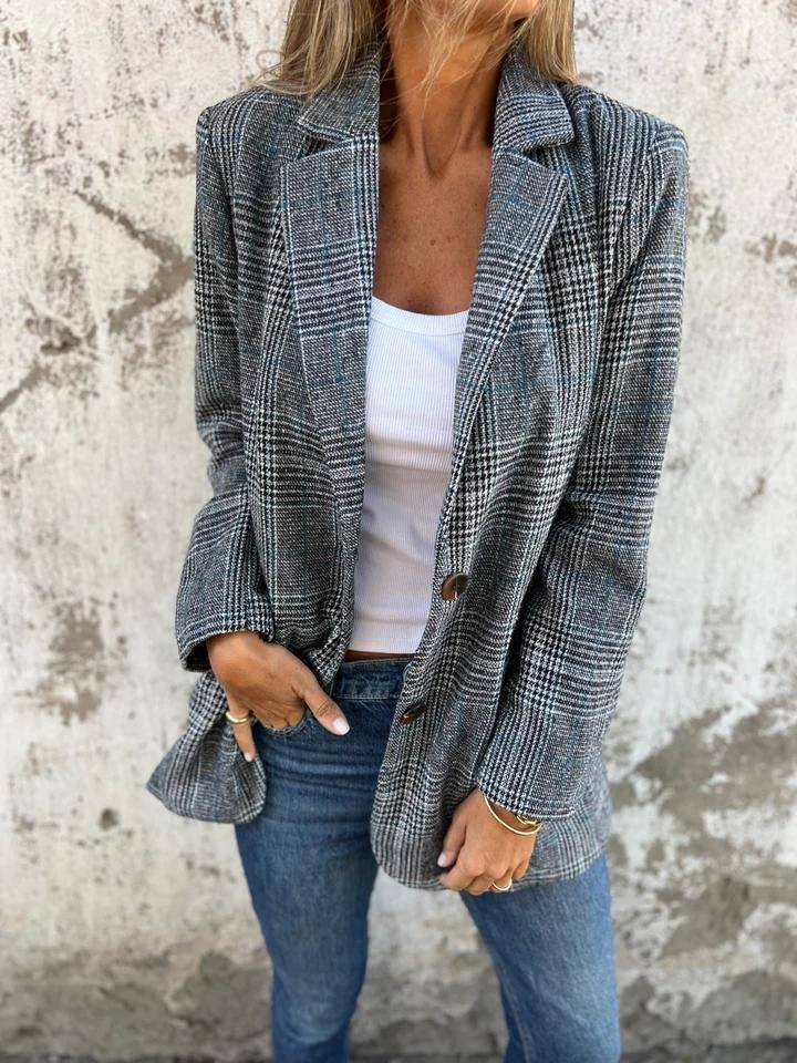 Manteau élégant à carreaux Fleur FR882 de Danoir Paris, tissu chaud et style sophistiqué, vue de face sur fond neutre.