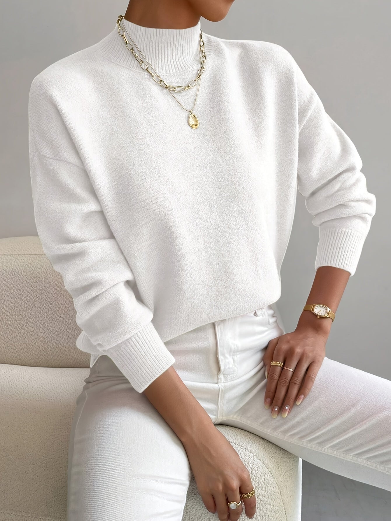 Pull blanc Danoir Paris Yvonne, élégant et chaud, en maille douce avec col rond et manches longues.