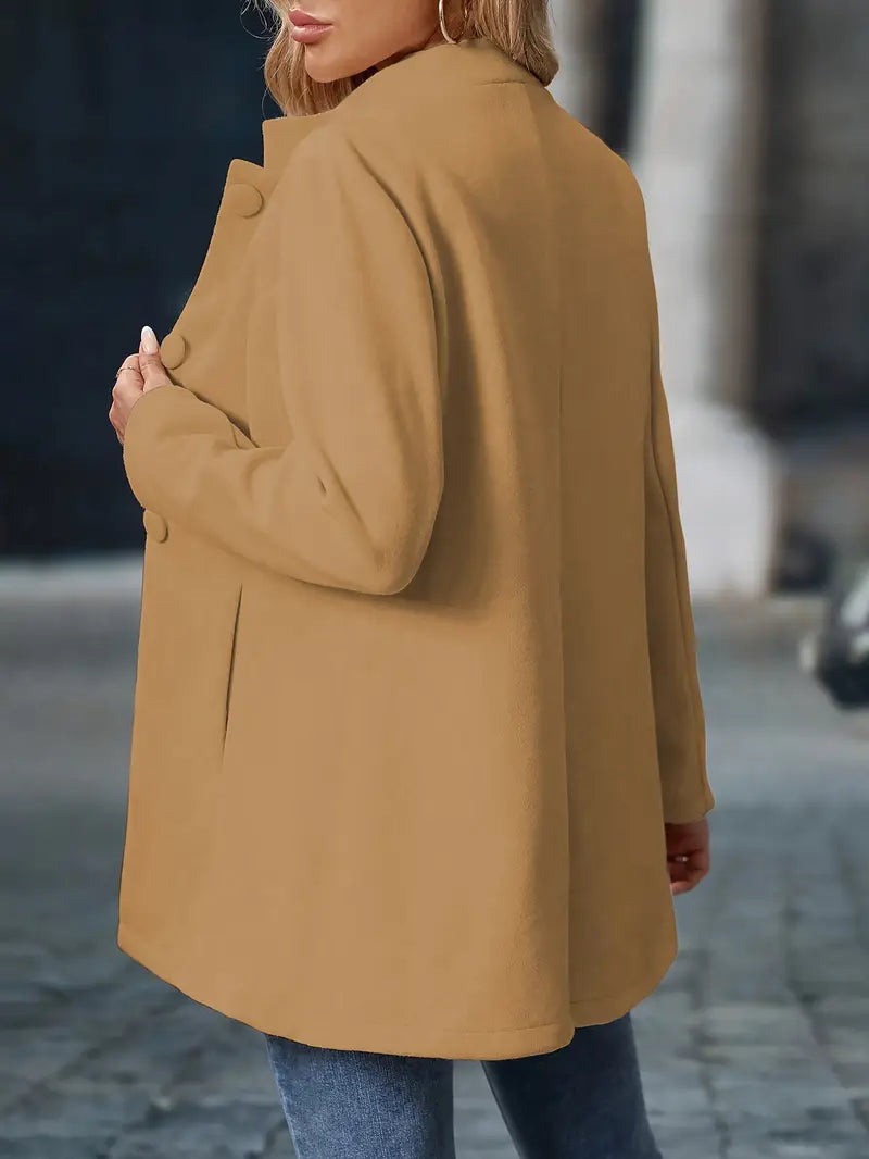 Veste élégante Sofia de Danoir Paris en crème, veste quotidienne chic avec coupe moderne, idéale pour un style sophistiqué.