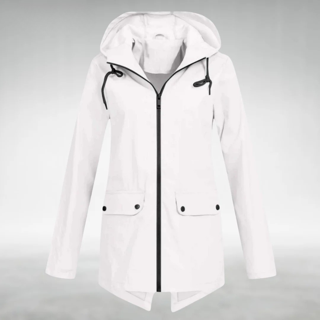 Vêtement imperméable élégants Arlyn de Danoir Paris, finition soignée, adapté pour la pluie, couleur neutre, style moderne.