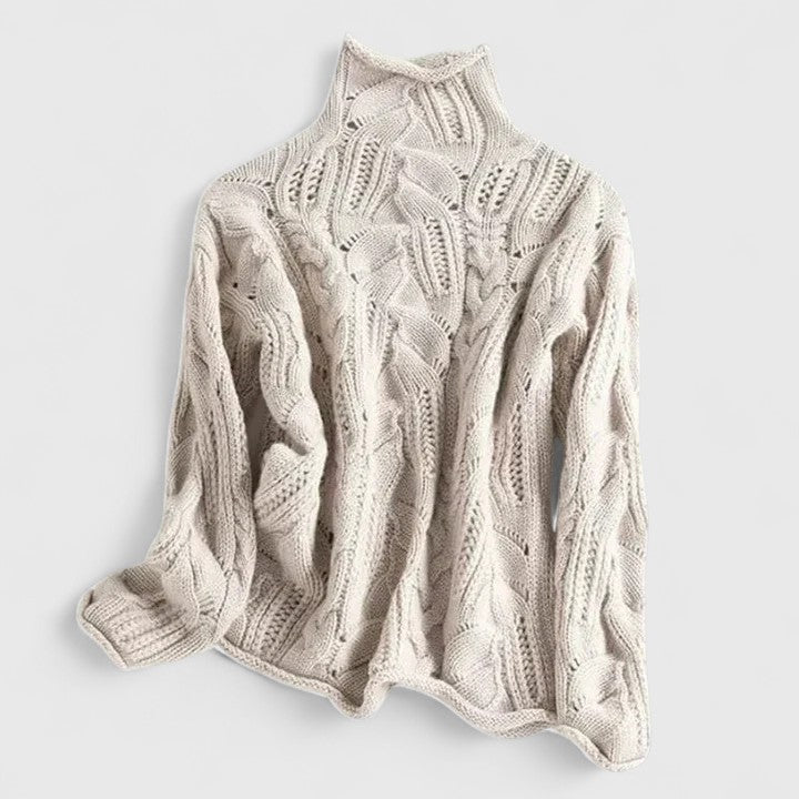 Pull chaud Mila Danoir Paris, élégant, en laine douce, couleur neutre, porté sur mannequin, style classique et confortable.