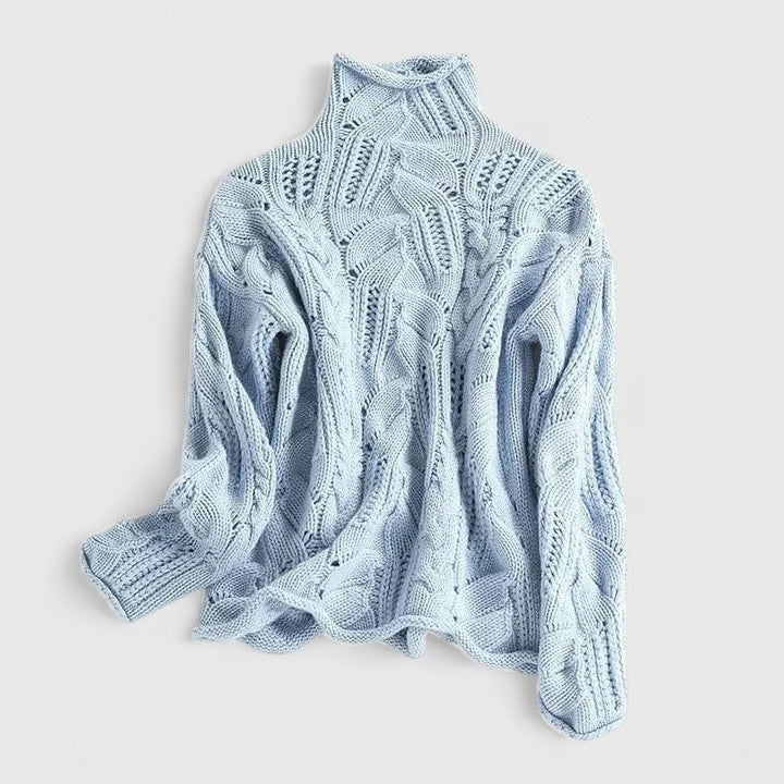 Pull chaud Mila de Danoir Paris, élégant et confortable, en tissu doux, couleur neutre, porté sur mannequin.