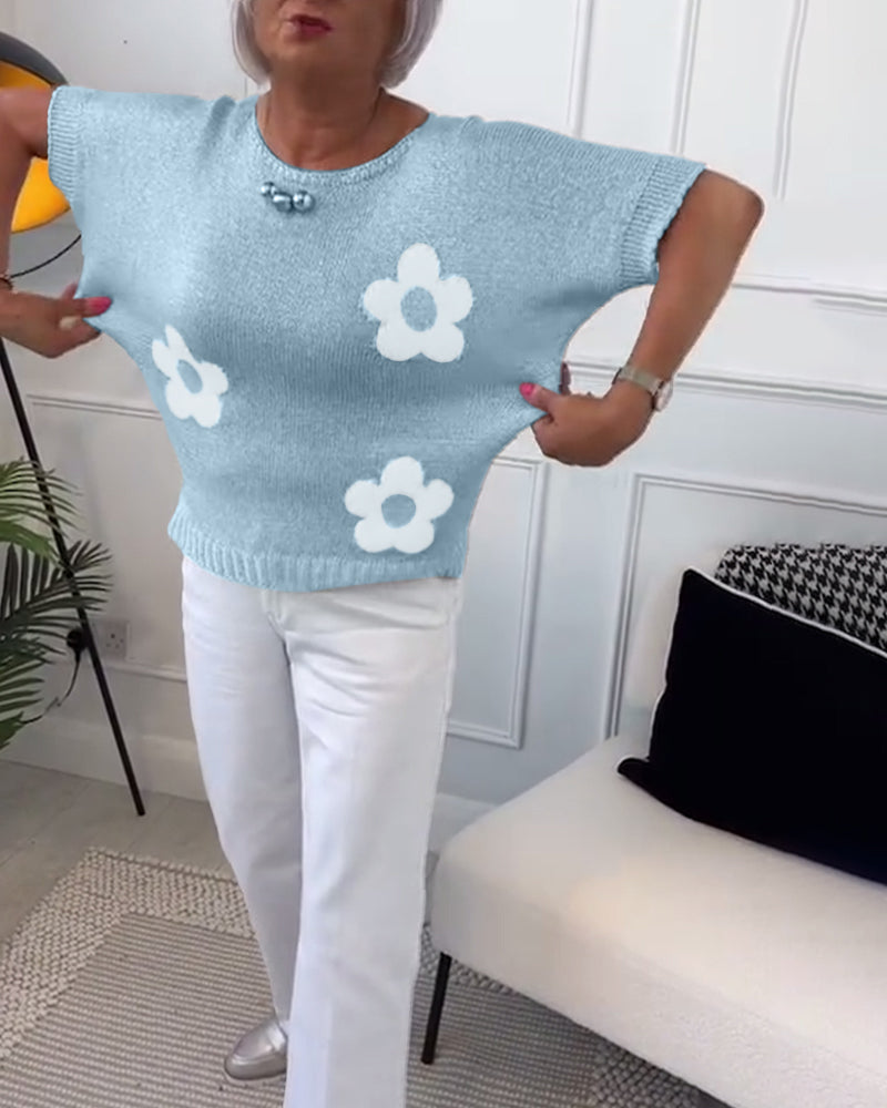 Pull élégant Daisy de Danoir Paris avec motif floral, vue 3/4, en tissu léger et coloré, parfait pour un look chic.