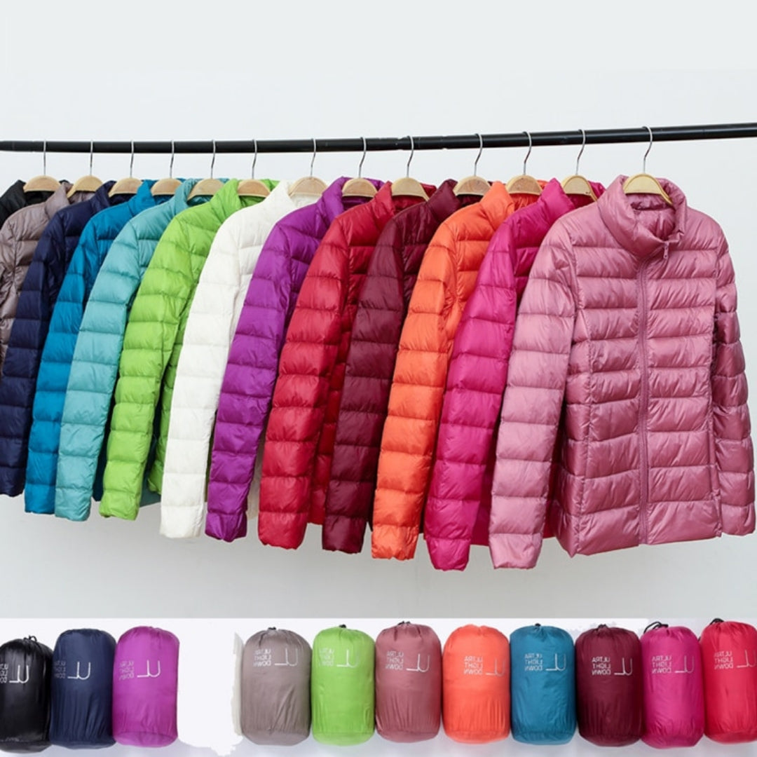 Veste élégante ultra-légère Elin de Danoir Paris, style sophistiqué, tissu fin et finition soignée, portée en extérieur.