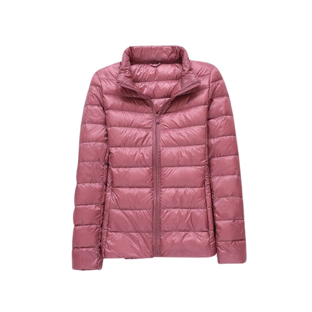 Veste ultra légère élégante Elin Danoir Paris, tissu fluide et finition chic, vue front sur fond neutre.