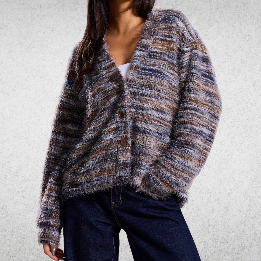 Gilet décontracté Mona multicolore de Danoir Paris, style casual avec motifs colorés, porté sur un mannequin.