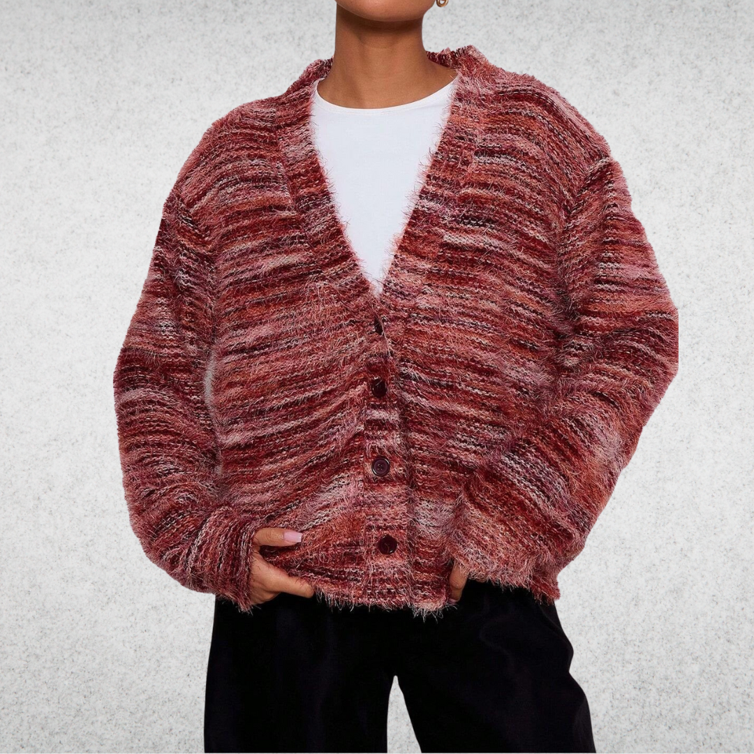 Gilet décontracté multicolore Mona de Danoir Paris, style décontracté, porté sur un fond neutre.