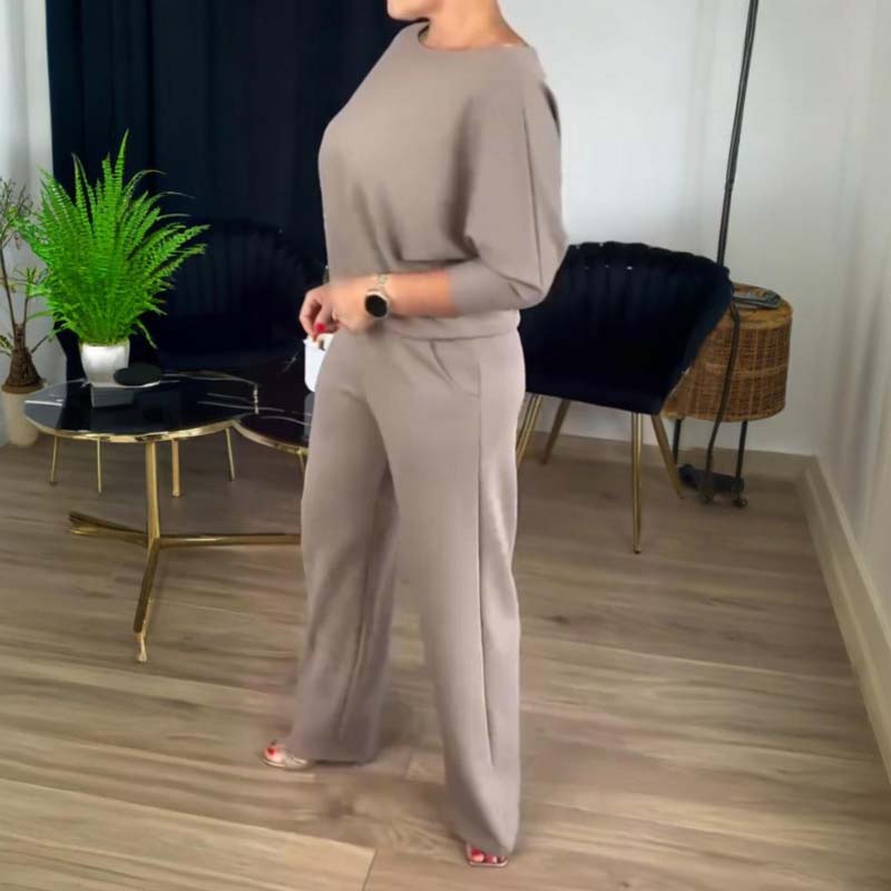 Ensemble élégant et confortable Brumello de Danoir Paris, vêtement chic avec détails soignés, porté en situation décontractée.