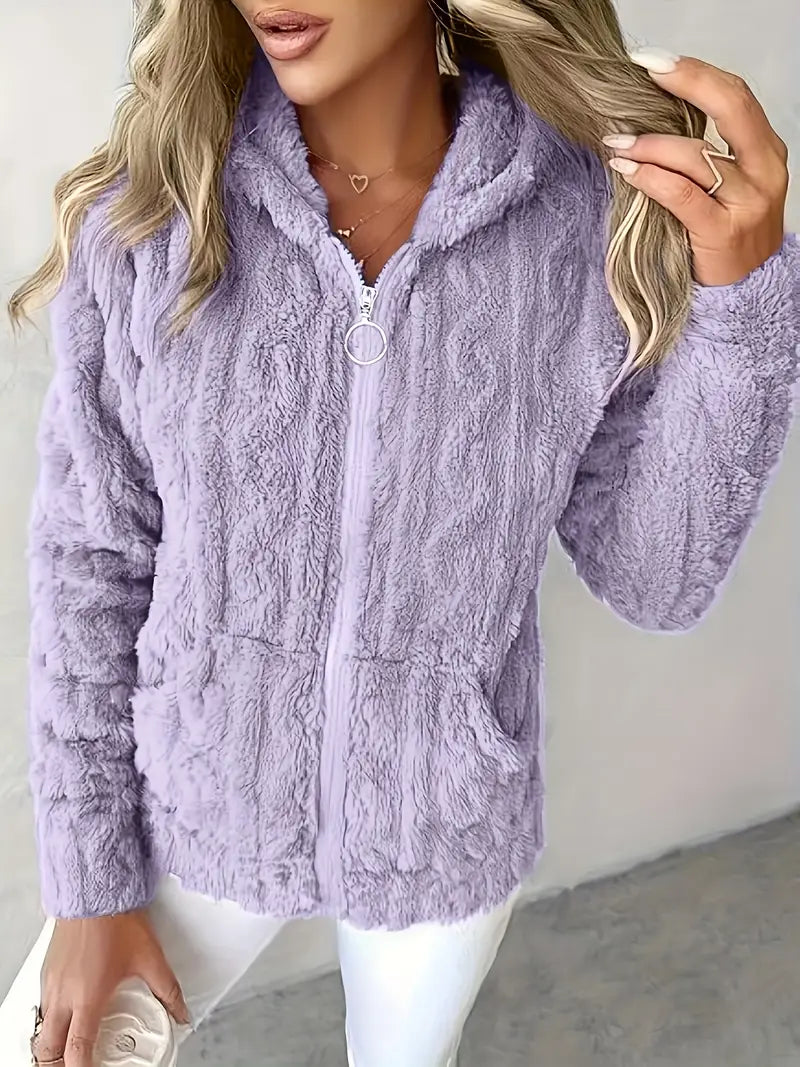 Sweat moderne Danoir Paris Ganka FR964 en coton doux, couleur neutre, détail de la capuche et manches longues visible.