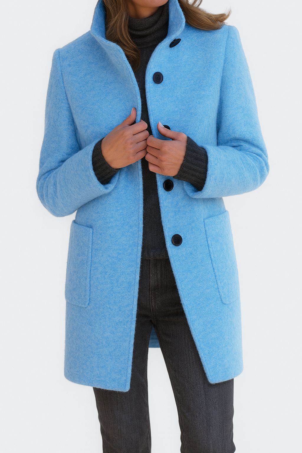 Veste d'hiver élégante Stella de Danoir Paris, coupe ajustée, doublure chaude, couleur noire, détail de boutons sophistiqués.