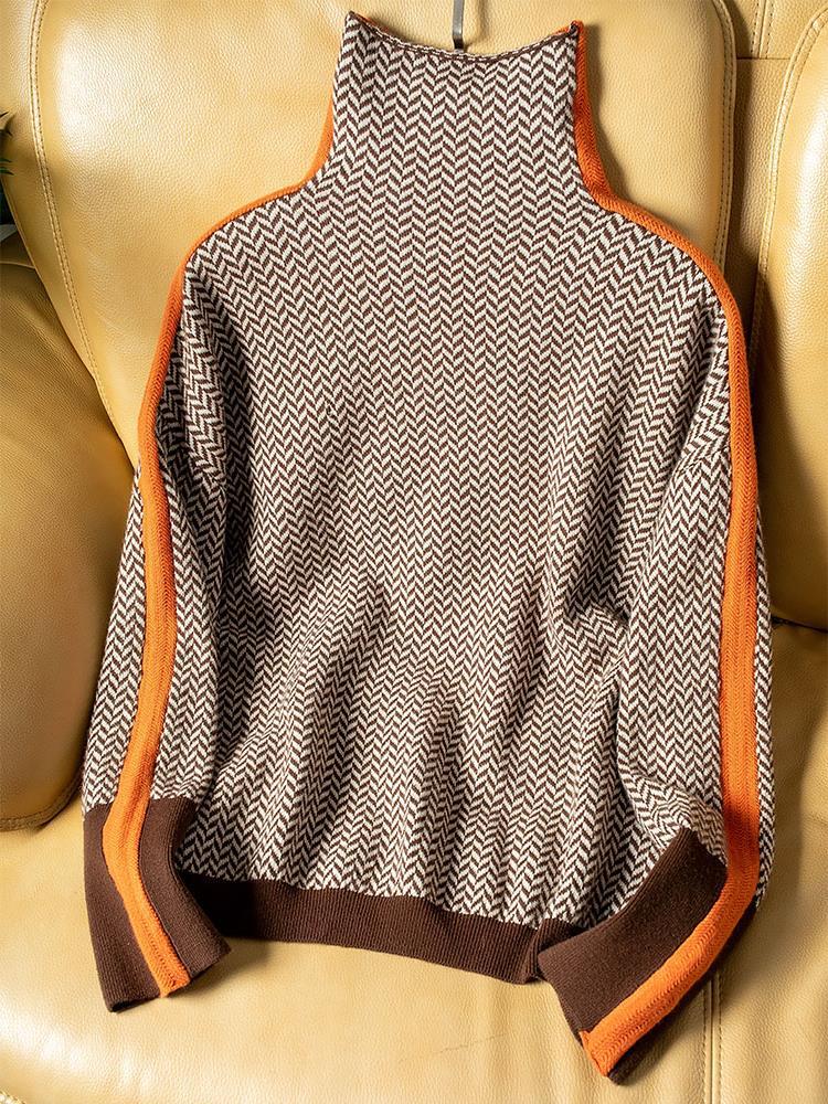 Pull roulé orange Sylvie de Danoir Paris, élégant, en maille douce, porté de face avec col roulé.