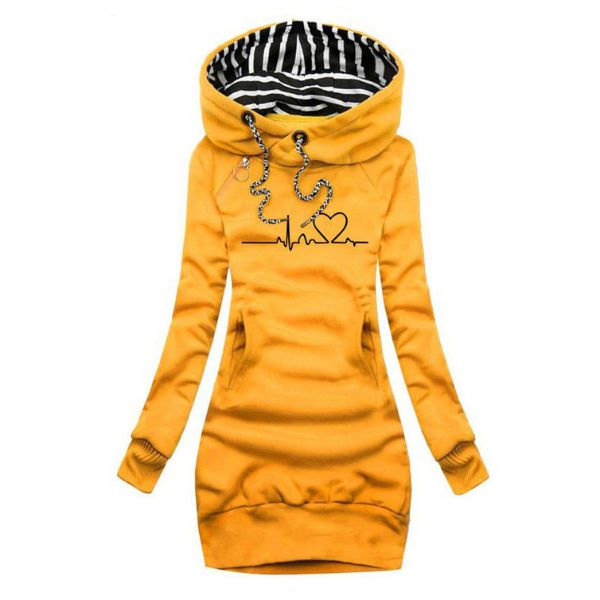 Robe d'été élégante Dahlberg Danoir Paris, tissu léger avec détails raffinés, portée décontractée et chic.