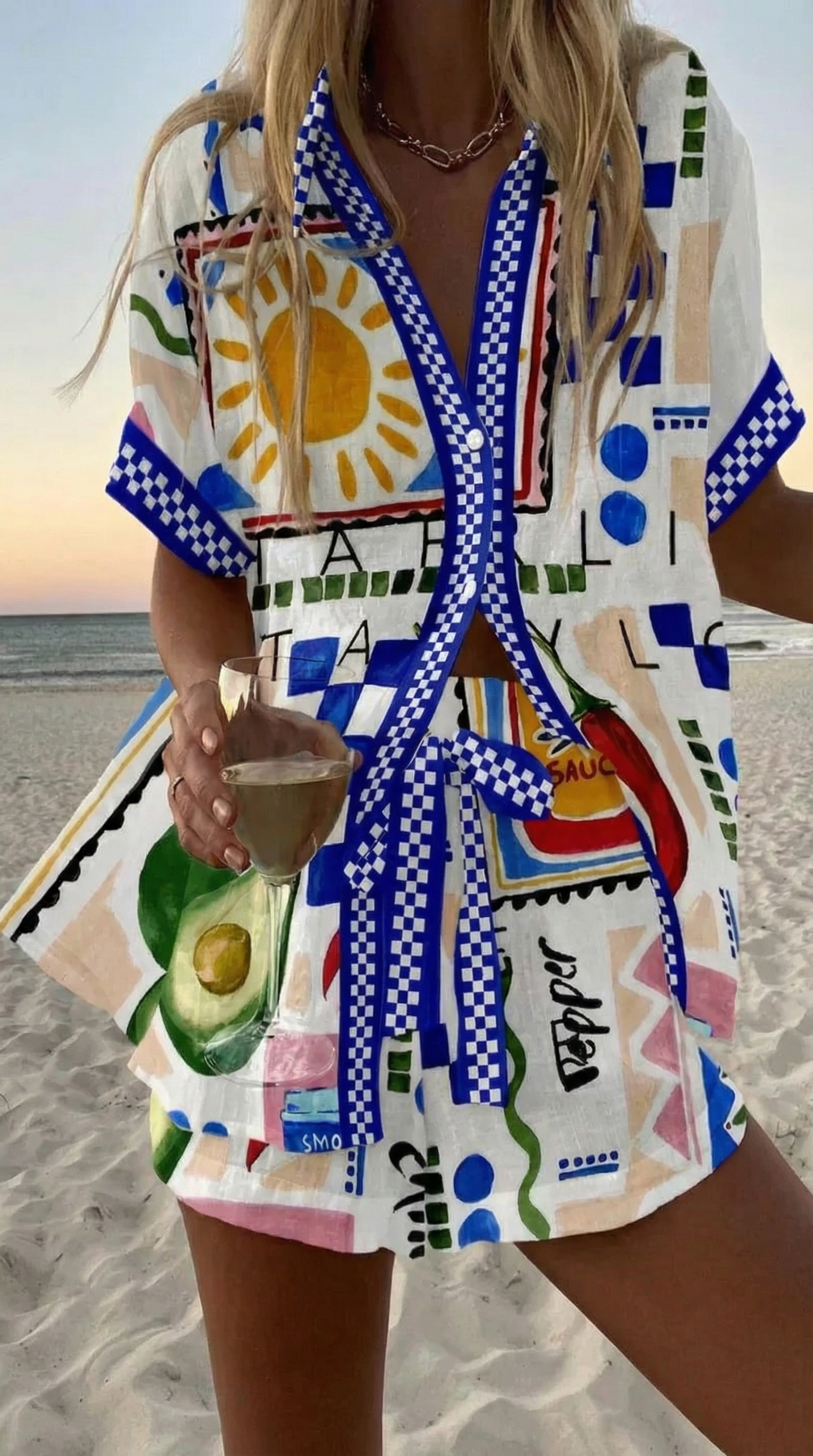 Ensemble coloré Camilla™ de Danoir Paris, vêtement féminin avec motifs colorés, porté sur mannequin.