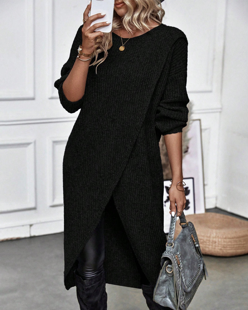 Pull long élégant Brigit de Danoir Paris, en tissu doux, porté sur mannequin, avec col rond et manches longues.