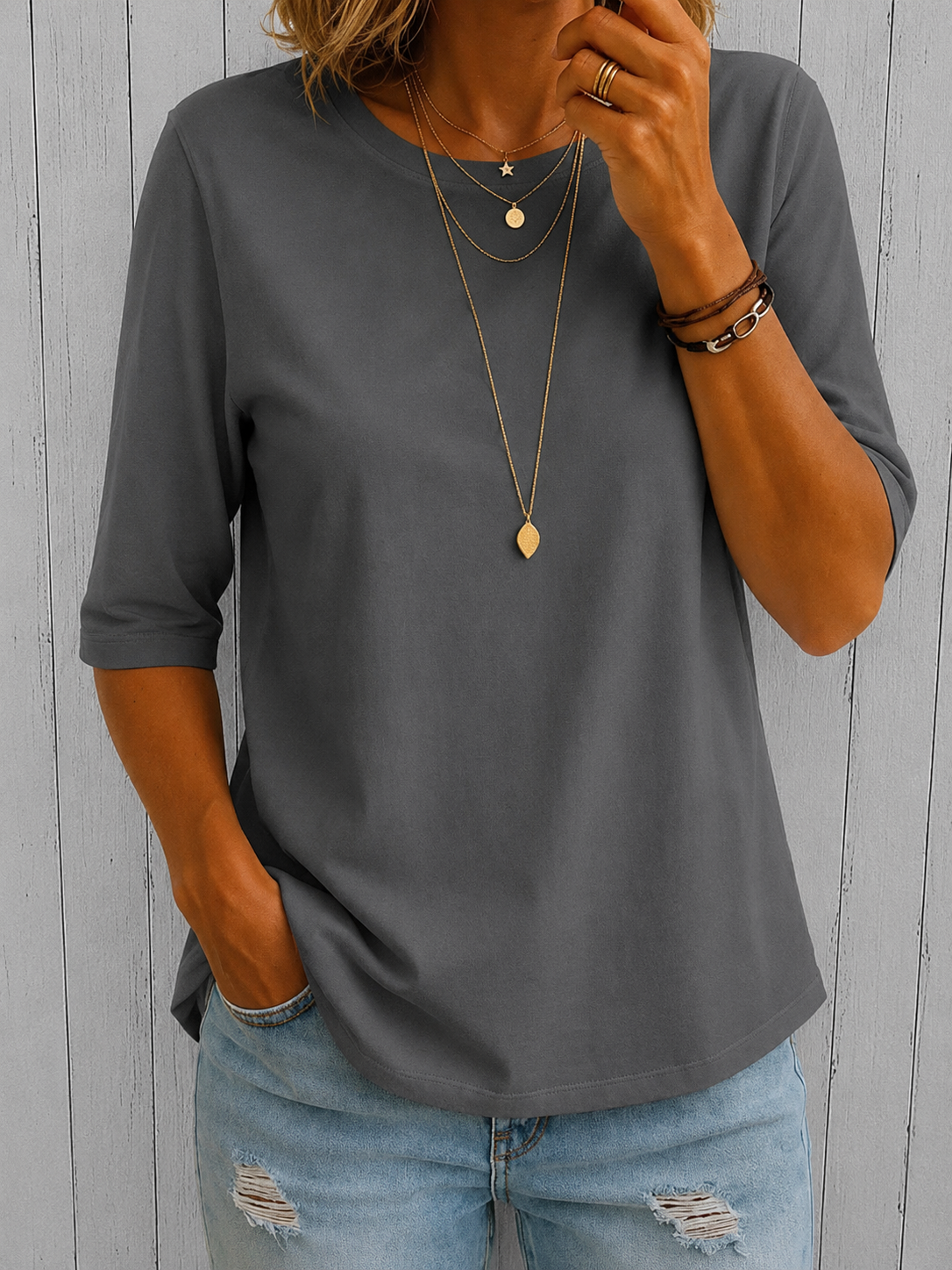 T-shirt Danoir Paris Calvera Comfort Coverage, tissu doux, coupe classique, couleur neutre, idéal pour le confort quotidien.