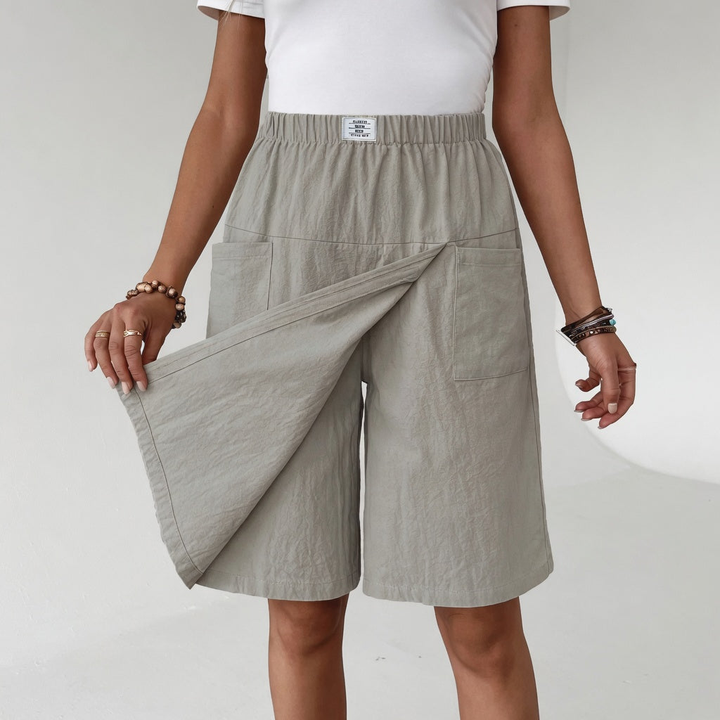 Short en jean gris Libertine™ de Danoir Paris avec taille élastique et poches, idéal pour la liberté active.