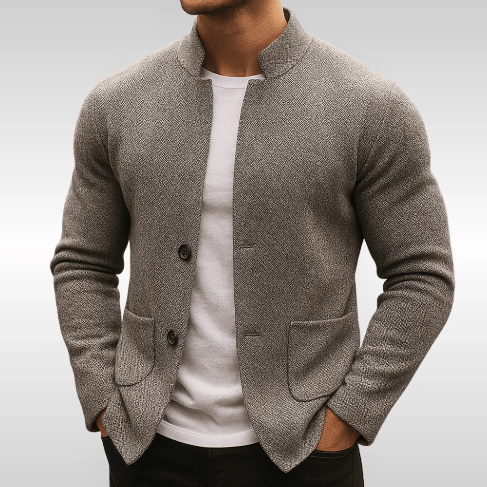 Gilet en maille texturée Danoir Paris™ porté, couleur neutre, détails de la texture visible.