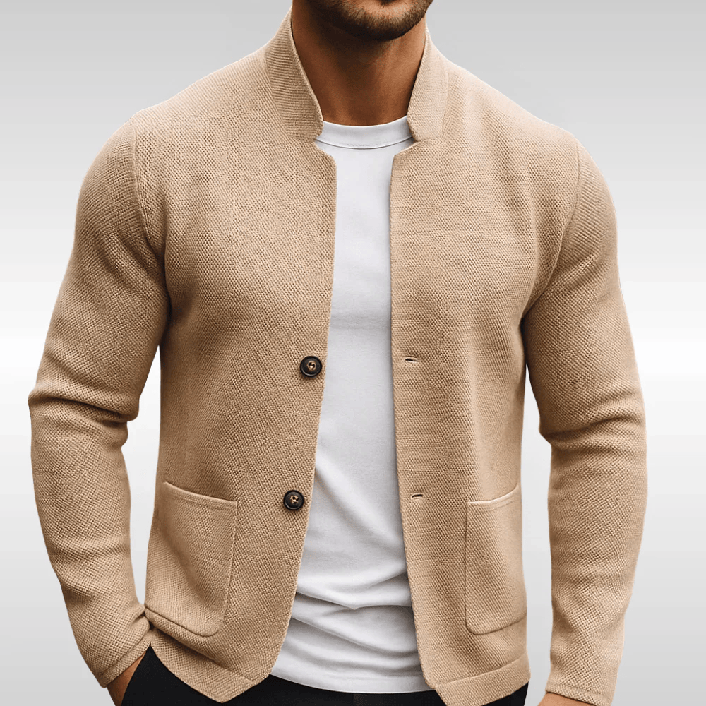 Gilet en maille texturée Danoir Paris™ porté, finition douce et moderne, en tissu épais et confortable.
