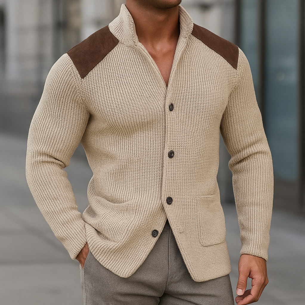 Blazer en maille texturée Danoir Paris™ porté, mettant en valeur le tissu et la coupe élégante du vêtement.