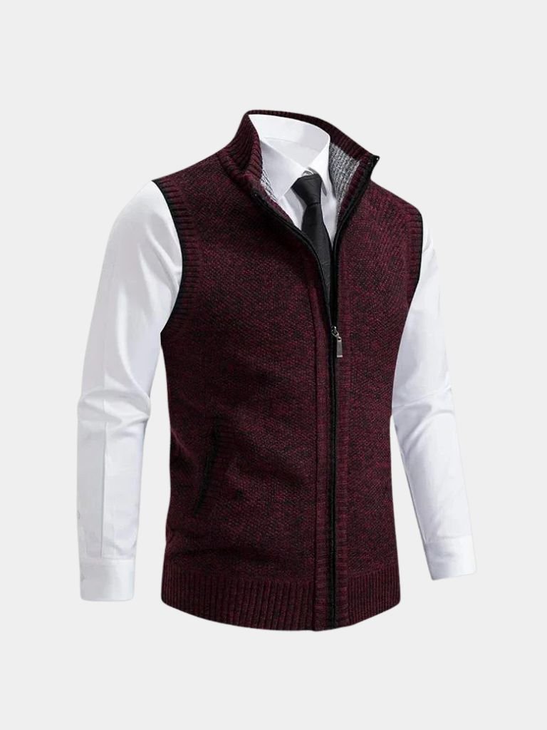 Gilet élégant à fermeture éclair intégrale Danoir Paris™, tissu sobre et finition soignée, porté en style chic et moderne.