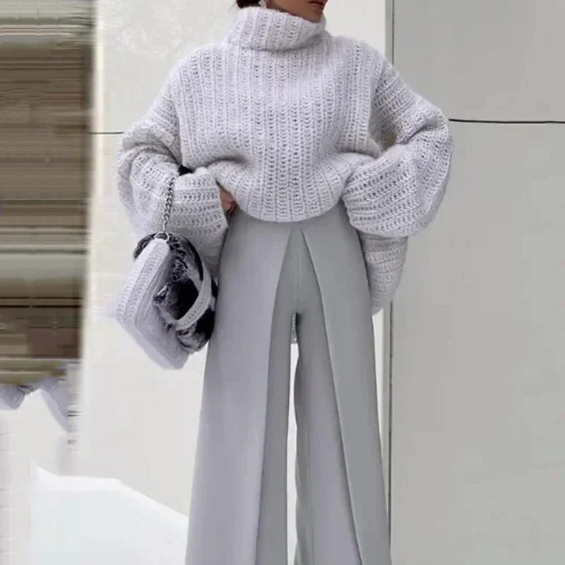 Robe élégante automne/hiver Flavie par Danoir Paris, tissu chaud avec détails sophistiqués, portée décontractée et chic.