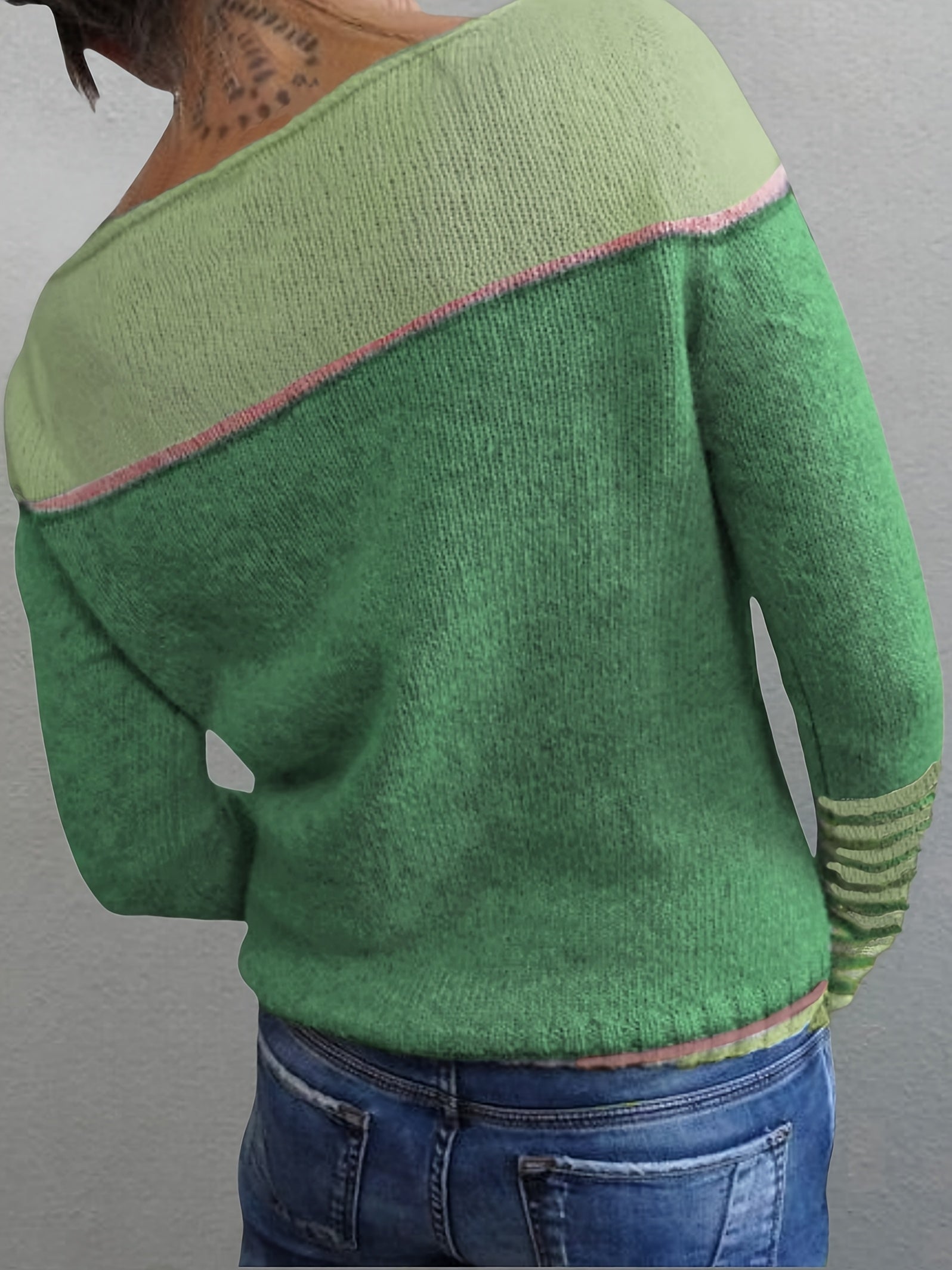 Pull rayé à manches longues Katharina de Danoir Paris, en maille confortable avec motifs colorés, porté sur un mannequin.