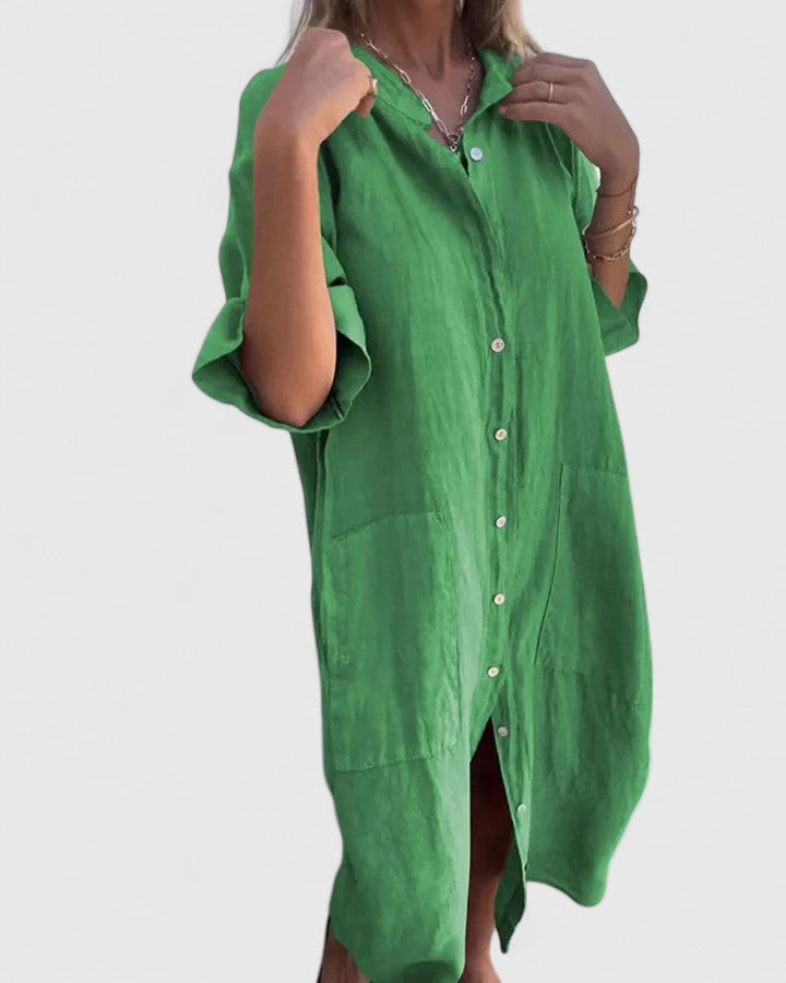 Robe en lin élégante Marella par Danoir Paris, coupe fluide et tissu léger, portée sur un fond neutre.