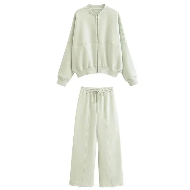 Ensemble bomber tendance Sandrine de Danoir Paris avec veste oversize et pantalon taille haute en molleton chaud pour femmes.