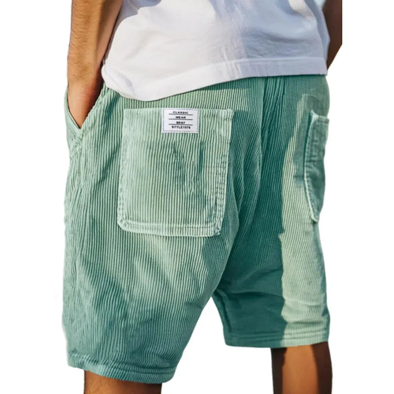 Short velours chic Victor de Danoir Paris, vêtement élégant en velours, couleur neutre, porté sur un mannequin.