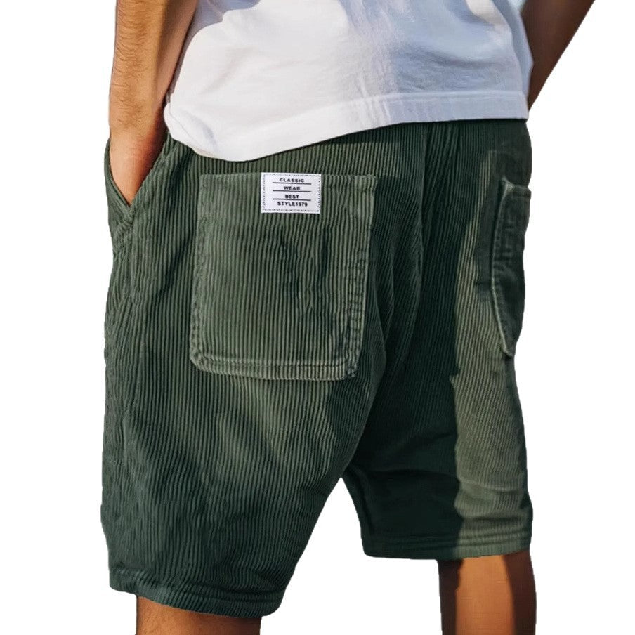 Short velours chic Victor de Danoir Paris, vêtement élégant en velours bleu foncé avec détail sophistiqué.