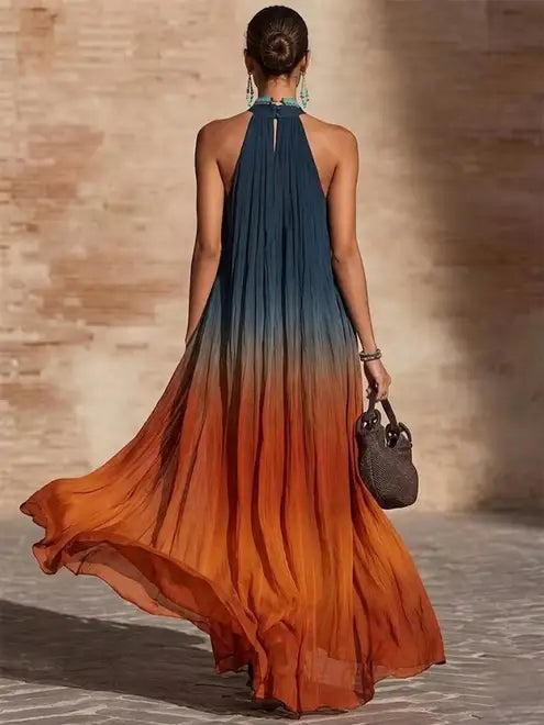 Robe longue halter Danoir Paris, dégradée, avec design élégant et tissu fluide, portée sur un mannequin.