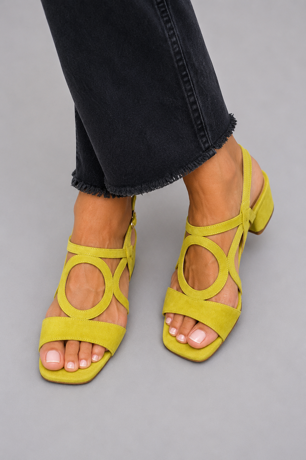 Sandales d'été jaunes Valentina de Danoir Paris, style coloré avec semelle confortable, pour femmes.