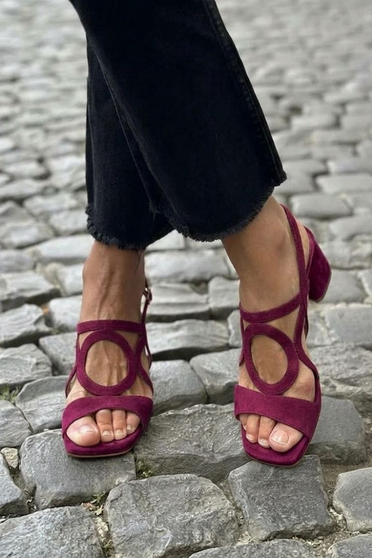 Sandales d'été jaunes Valentina de Danoir Paris, confortables et légères, avec semelle en caoutchouc et bride à boucle.