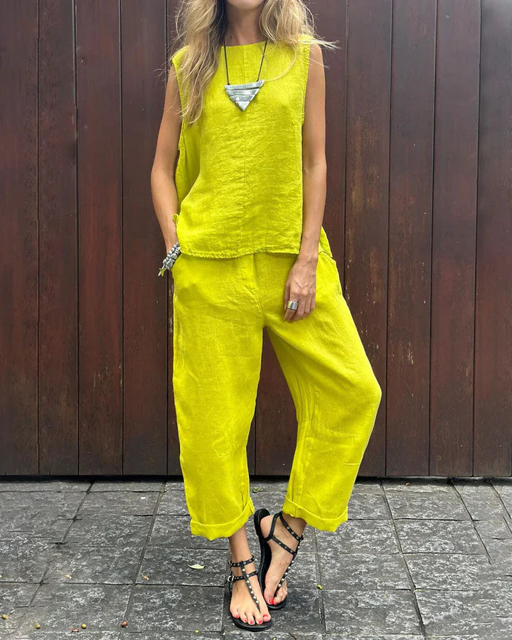 Ensemble décontracté Sheila Danoir Paris pour printemps été, costume léger avec haut et pantalon en tissu fluide.
