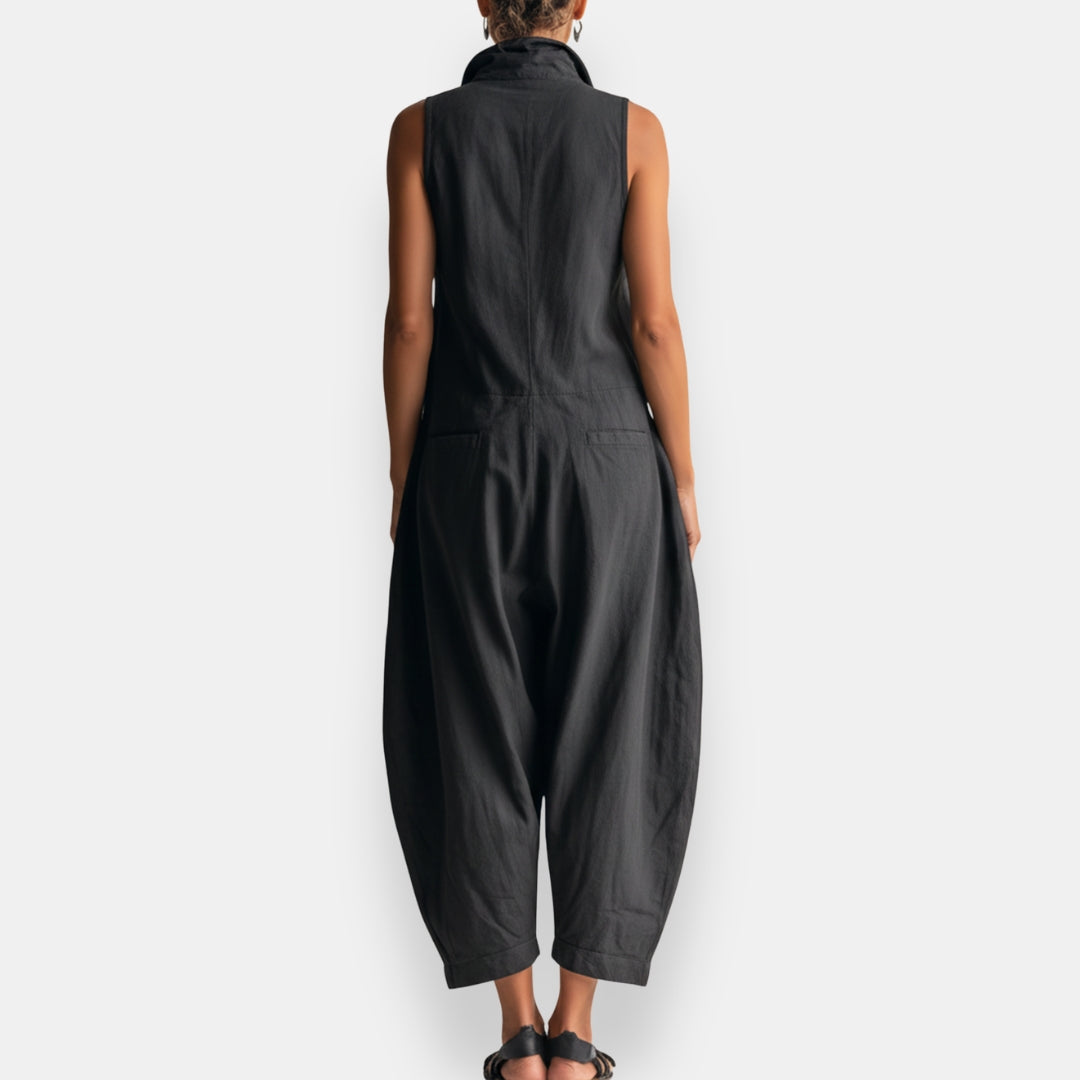 Combinaison sans manches noire Danoir Paris Garvalde, style élégant, en tissu léger, vue de face.