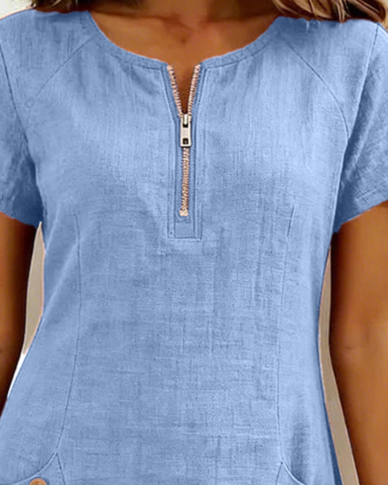 Robe Lina™ de Danoir Paris, robe élégante en tissu fluide, portée avec ceinture, style chic et naturel.
