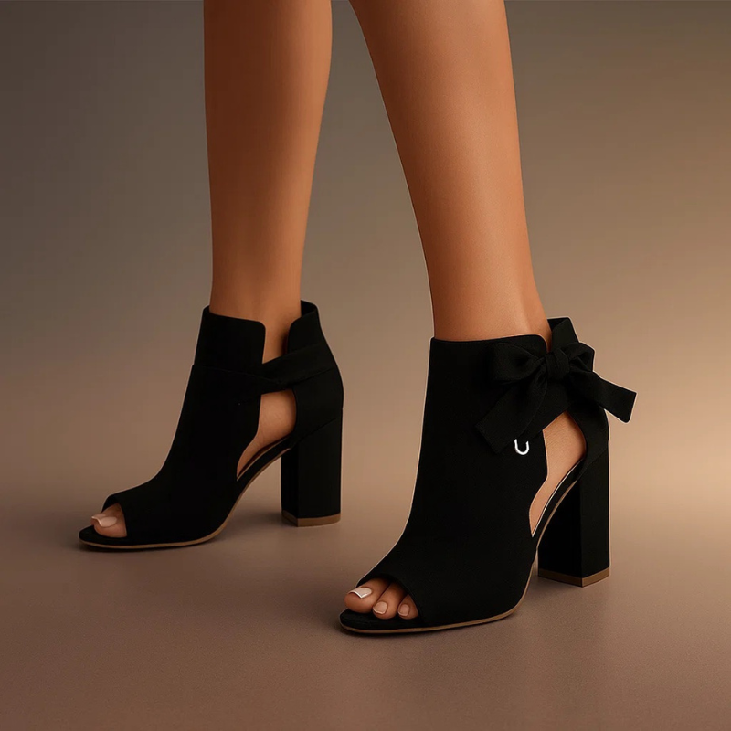 Sandales élégantes Marcella de Danoir Paris avec talons hauts, en cuir noir, design sophistiqué et confort optimal.