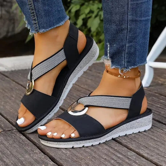 Sandales Luna Côtières de Danoir Paris en kaki, vue de côté, avec straps en toile et semelle en caoutchouc.