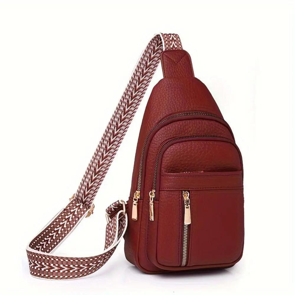 Sac à bandoulière Fiona de Danoir Paris avec roulettes, en cuir noir élégant, avec poignées et détails métalliques.