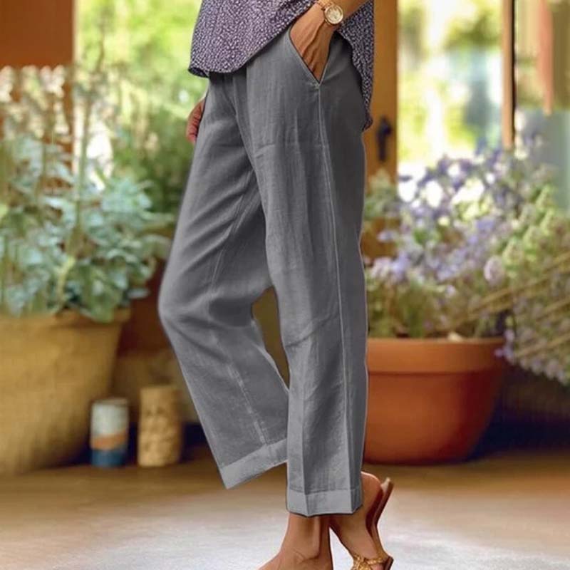 Pantalon relaxed classique Vayla de Danoir Paris en tissu léger, coupe confortable et style intemporel, vue de face sur mannequin.