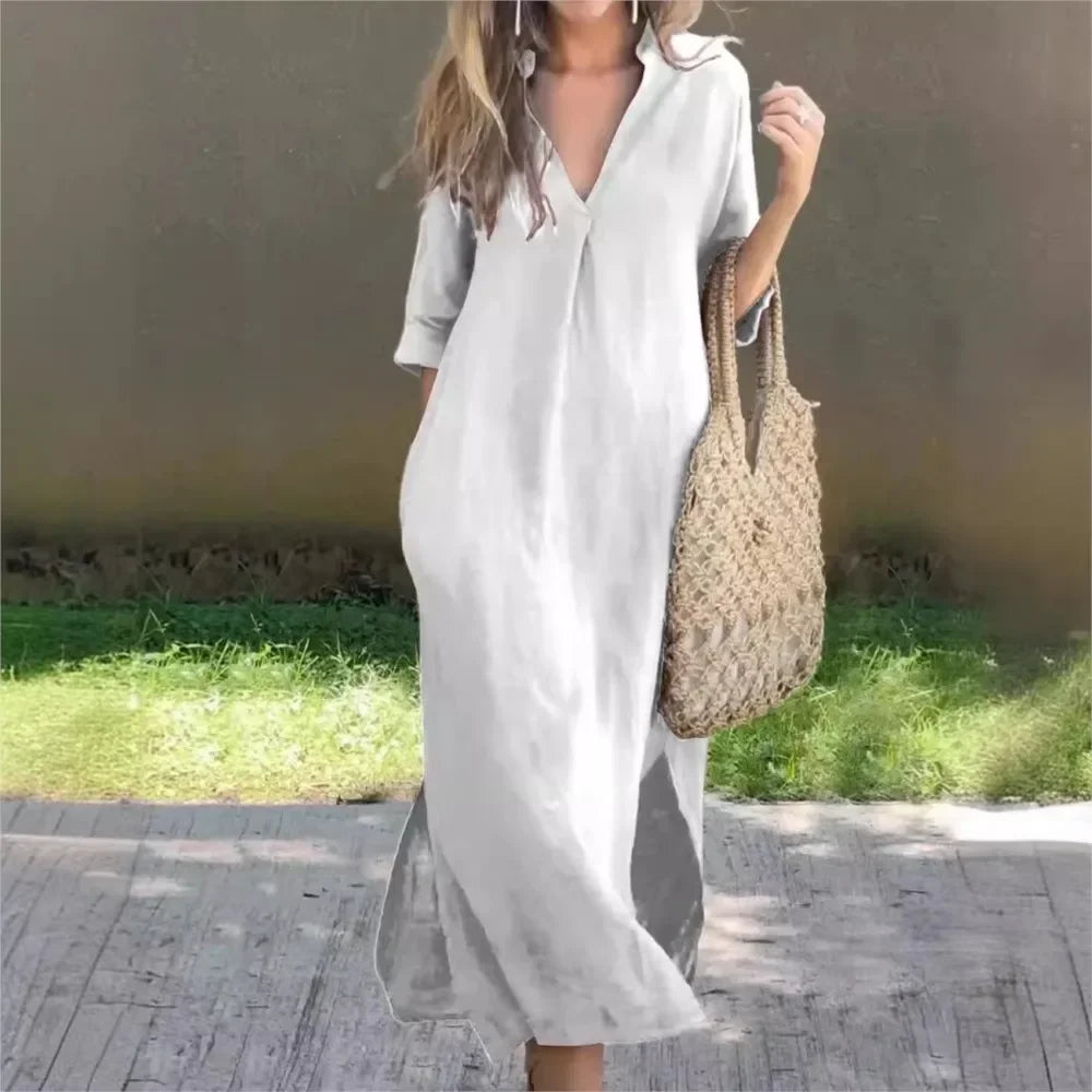 Robe longue décontractée Fiora de Danoir Paris en tissu fluide et confortable, portée en style décontracté.